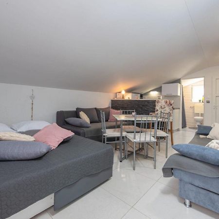 Apartments Mil - 30 M From Beach Ribarica Εξωτερικό φωτογραφία